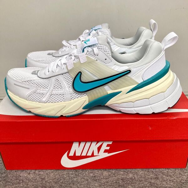 新品 NIKE ナイキ V2K ランニングシューズ スニーカー 白 28
