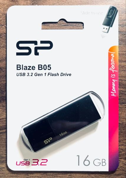 USBメモリー 16GB シリコンパワー USB3.0 スライド式(黒)
