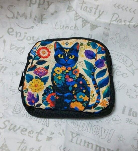 猫ちゃんのアンティーク調なデザイン 小物入れ、財布、コインケース