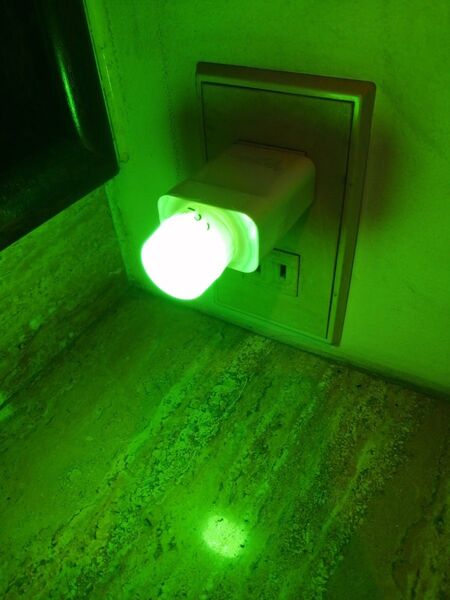 緑+白USB小さなナイトライトミニ2個クリエイティブポータブルソフトライトLED小さな丸いライト子供用ベッドサイドライトプラグイン