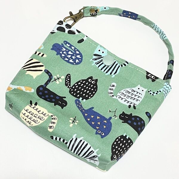 猫 模様柄 バッグポーチ グリーン ハンドメイド
