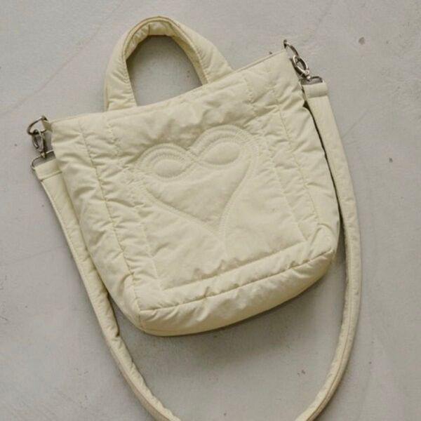 《美品》idem padded heart bag ハートモチーフキルティングバッグ アイボリー ショルダーバッグ ハンドバッグ