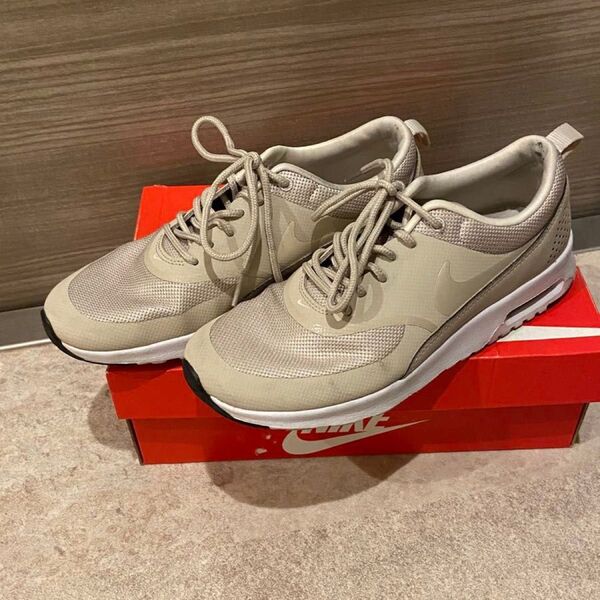 NIKE AIR MAX THEA ベージュ 23.5cm スニーカー ホワイト スニーカー NIKE グレー