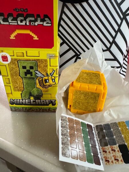 マクドナルド ハッピーセット「マインクラフト ザ・ムービー」 金ブロックとドーン