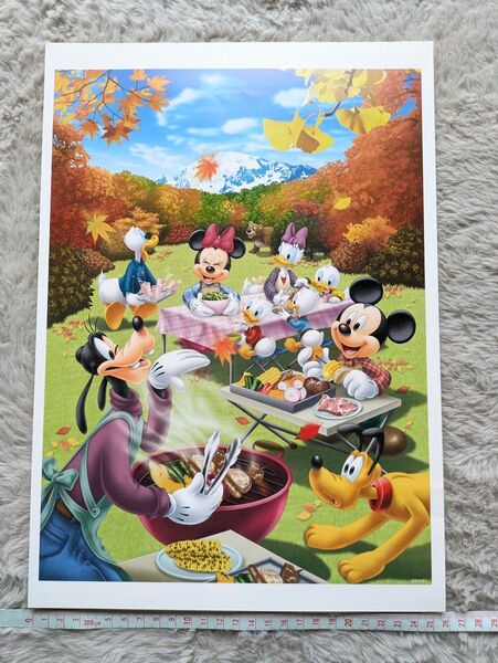 ディズニー ディズニー アート イラスト 絵 b4サイズ 紅葉の中のバーベキュー ミッキー ミニー ドナルド 秋 読売新聞