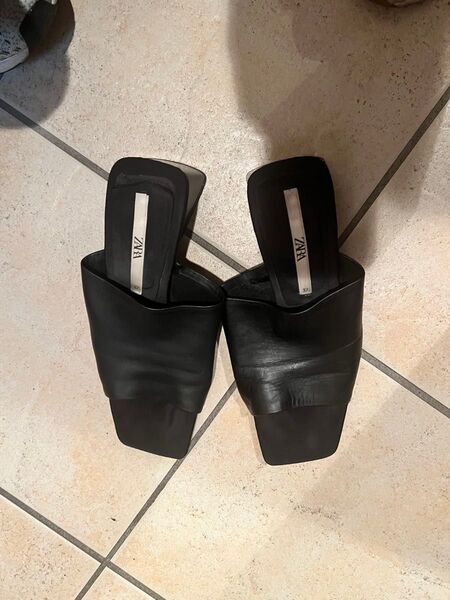 ZARA ブラックレザーミュール