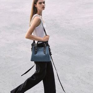 CHARLES & KEITH ダブルハンドル スローチーバッグ デニムブルー