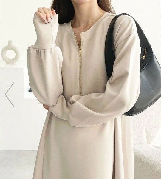 【新品・未使用】ジーラ 前後2WAYハーフジップワンピース S アイボリーベージュ