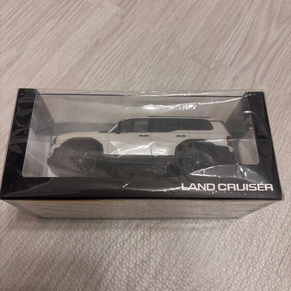 トヨタ LAND CRUISERランドクルーザー2501/30色見本ミニカー色: プラチナホワイトパールマイカ(089)