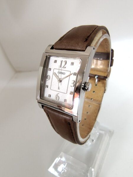 【極美品、ベルト未使用】SEIKO LUKIA(セイコールキア) 8pダイヤ 1N01-0DY0