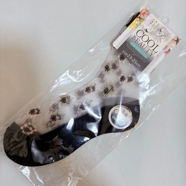 新品 オシャレに涼しく 薄ピンク花柄 シースルーソックス 黒 ブラック シアーソックス 靴下 クルーソックス 快適素材 レディース