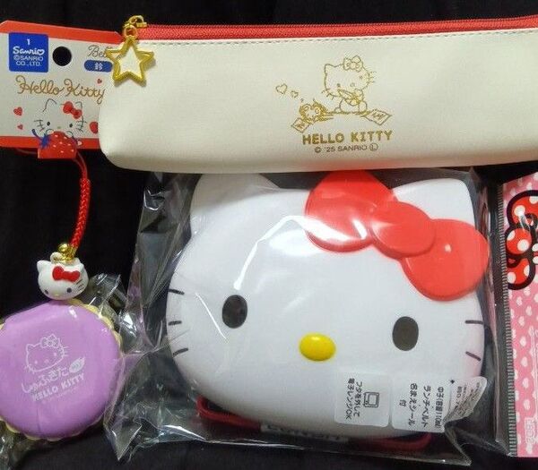 新品 未開封 ハローキティ ダイカット ランチボックス ペンケース マカロン型 ふせん 鈴付 キーホルダー キティ 色々 セット