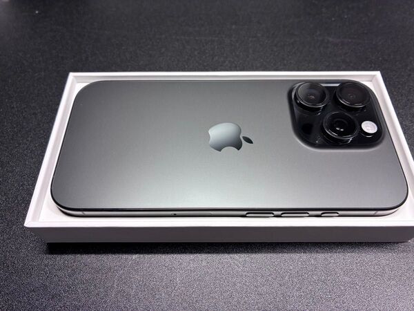 【美品】Apple iPhone 16 pro 256GB ブラックチタニウム SIMフリー