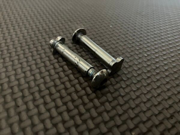 インラインスケート フレーム ネジ2本