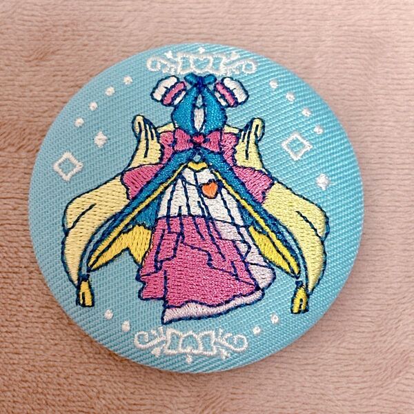 魔法つかいプリキュア 刺繍衣装缶バッジ ミラクル サファイアスタイル