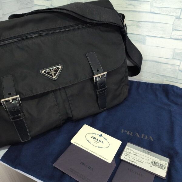 極美品 プラダ ショルダーバッグ テスートナイロン 三角ロゴ 黒 斜め掛け PRADA クロスボディ ブラック