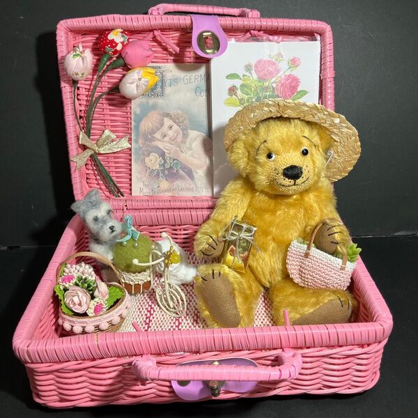 ハンドメイドテディベア ピンクのヴィンテージかごバッグ入り 花籠、テディ羊毛テリア、猫など新品