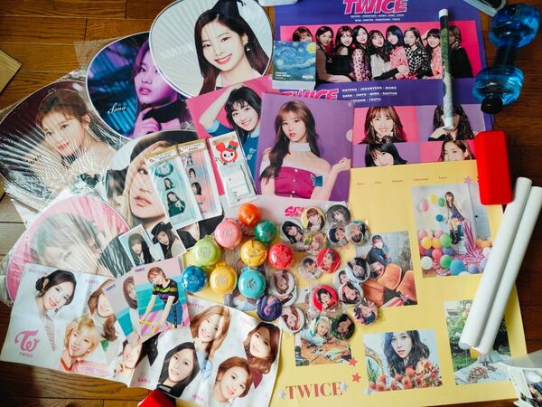 TWICE 缶バッジ うちわ タオル ガチャ ポスター まとめ売り