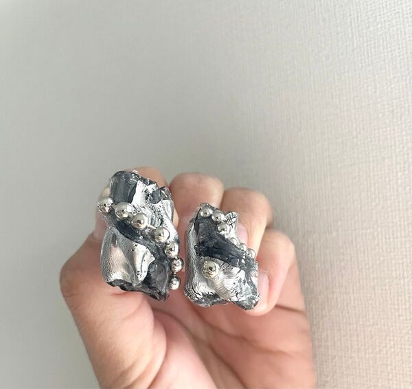 【ブラック×シルバーピアス①】 ハンドメイド