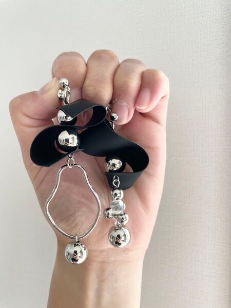 【S字クリアフレームピアス】 ピアス アクセサリー