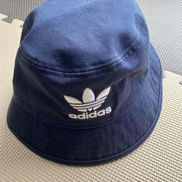 adidas バケットハット ネイビー