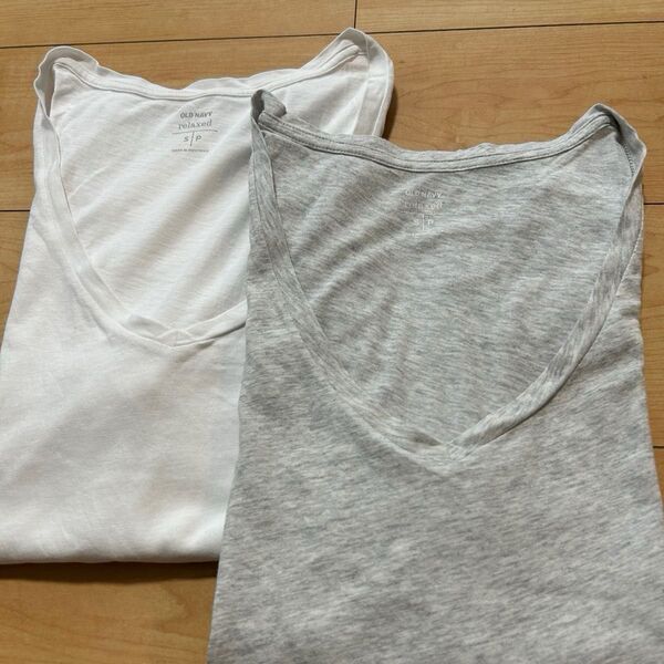 OLD NAVY VネックTシャツ 2枚組