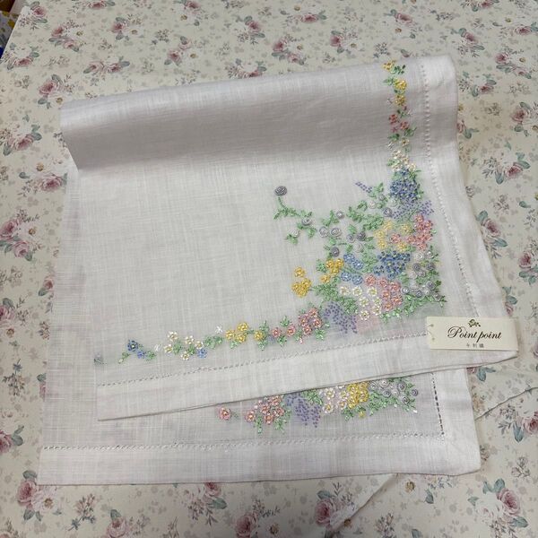 ポワンポワン 手刺繍 ハンカチ1枚 新品