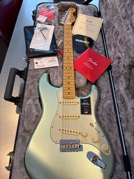 Fender American Professional II Stratocaster Mystic Surf Green