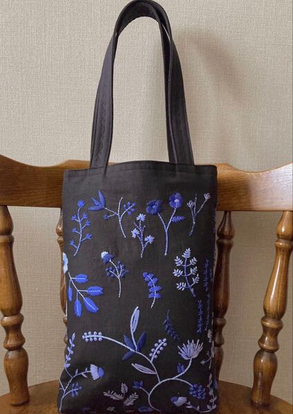 ハンドメイド トートバッグ 黒 刺繍 コットンリネン 花