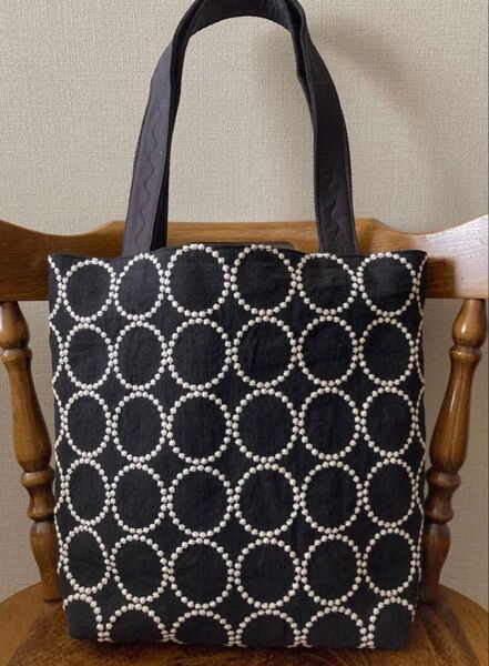 ハンドメイド トートバッグ 大きめ コットンリネン 刺繍 サークル ブラック