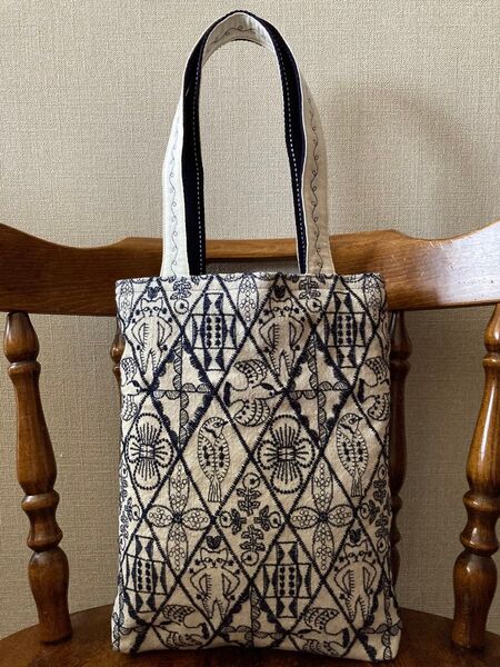 ハンドメイド トートバッグ 刺繍 コットンリネン 花 猫 鳥 アイボリー