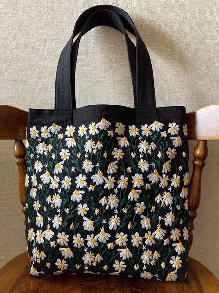 ハンドメイド トートバッグ 大きめ コットンリネン 刺繍デイジー ブラック