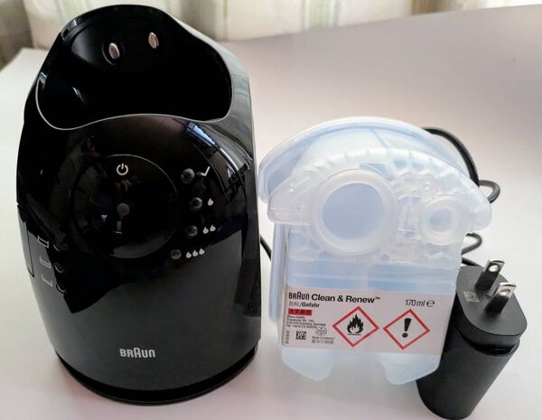 【美品、新品洗浄カートリッジ1個付】BRAUN シリーズ7 自動洗浄器