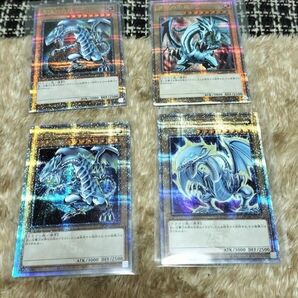 遊戯王 青眼の白龍 25th ゴッドパック カードローダー付き