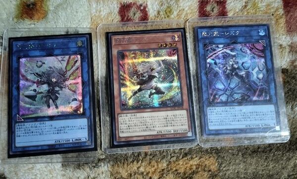 格安 遊戯王 座標良好 閃刀姫 レイ シズク ハヤテ 絵違い シークレット 各1枚づつ カードローダー付き