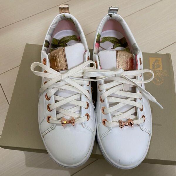 tedbaker テッドベーカースニーカー 23.5