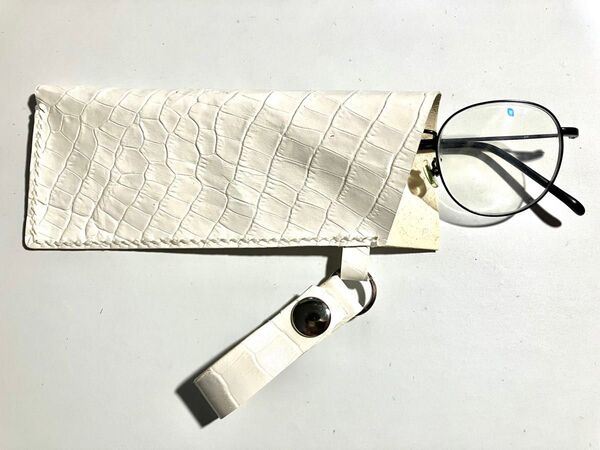 クロコ型押し ハンドメイド 本革 メガネケース ストラップ付 ホワイト 白