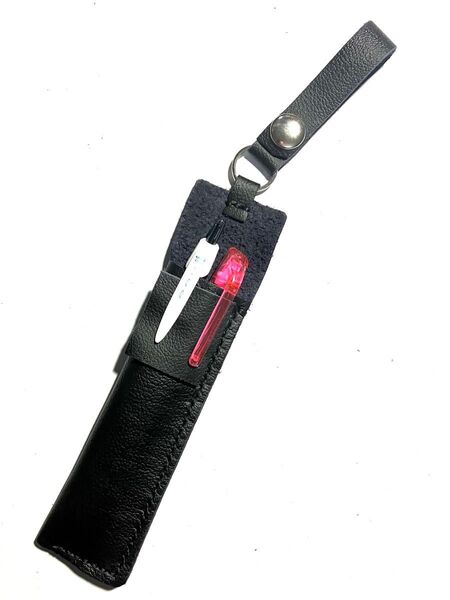 シュリンク革 ハンドメイド 本革 ペンケース、筆箱 ストラップ付 2本用 黒