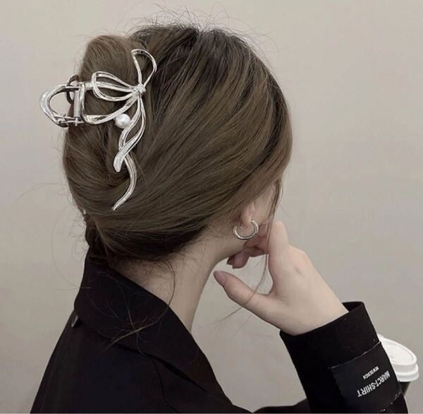 大人気♪ バンスクリップ リボン シルバー 韓国 ヘアアクセサリー ヘアクリップ 大きめ レディース 髪留め ヘアアレンジ