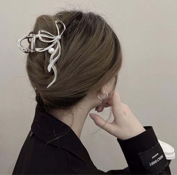 大人気♪ バンスクリップ リボン シルバー 韓国 ヘアアクセサリー ヘアクリップ 大きめ レディース 髪留め