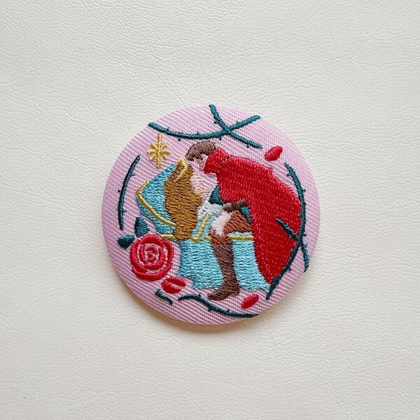 Disney / 刺繍缶バッジ 眠れる森の美女