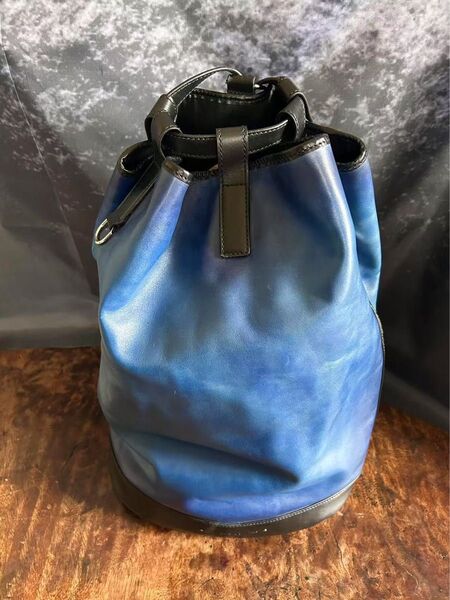 ほぼ新品 希少品 ベルルッティ トラベルセ レザー バックパック リュック ブルー