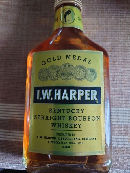 I.W.HARPER GOLD MEDAL KENTUCKY STRAIGHT BOURBON WHISKEY 200ml