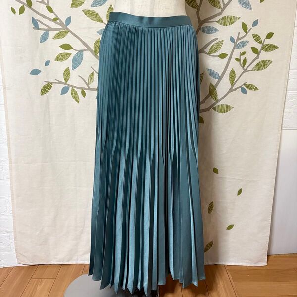 ロイスクレヨン ロングプリーツスカート エメラルドグリーン お出かけ着 上品