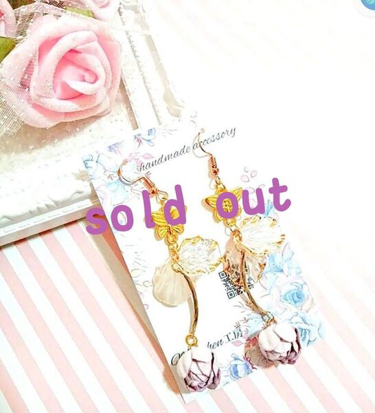 Butterfly花びらアンティークロ〜ズPierce/earrings