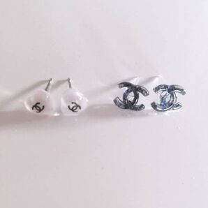 ヴィンテージボタン シャネル ミニピアス2セット ホワイトハートミニピアス ネイビーブラックミニピアス