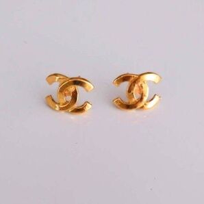 ヴィンテージボタン シャネル ゴールドピアス