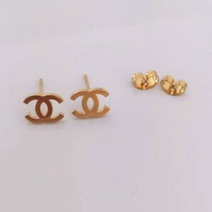 ヴィンテージボタン シャネル ミニピアス ゴールド