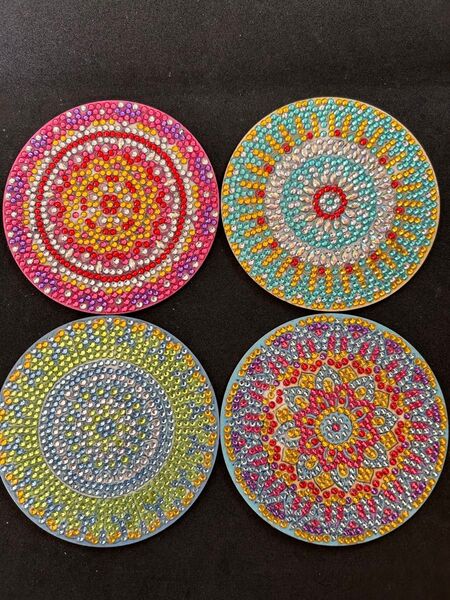 4個セット ビーズ コースター カラフル キラキラ おしゃれ インテリア雑貨 曼荼羅 ダイアモンドアート完成品 木製コースター