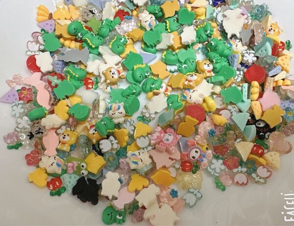 NO.83 ネイルパーツ 約200〜300個数えない 訳あり